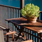 Yioka House ميكروس جيالوس