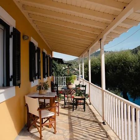 Yioka House ميكروس جيالوس