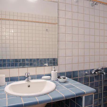 Yioka House ميكروس جيالوس